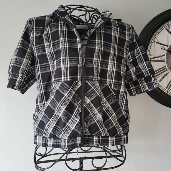 Short Sleeve Jacket - Picture 2 of 11